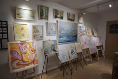 wernisaz-wystawy-malarstwa-lilianny-nowickiej-w-muzeum-kultury-pogranicza-w-wambierzycach-2024-03